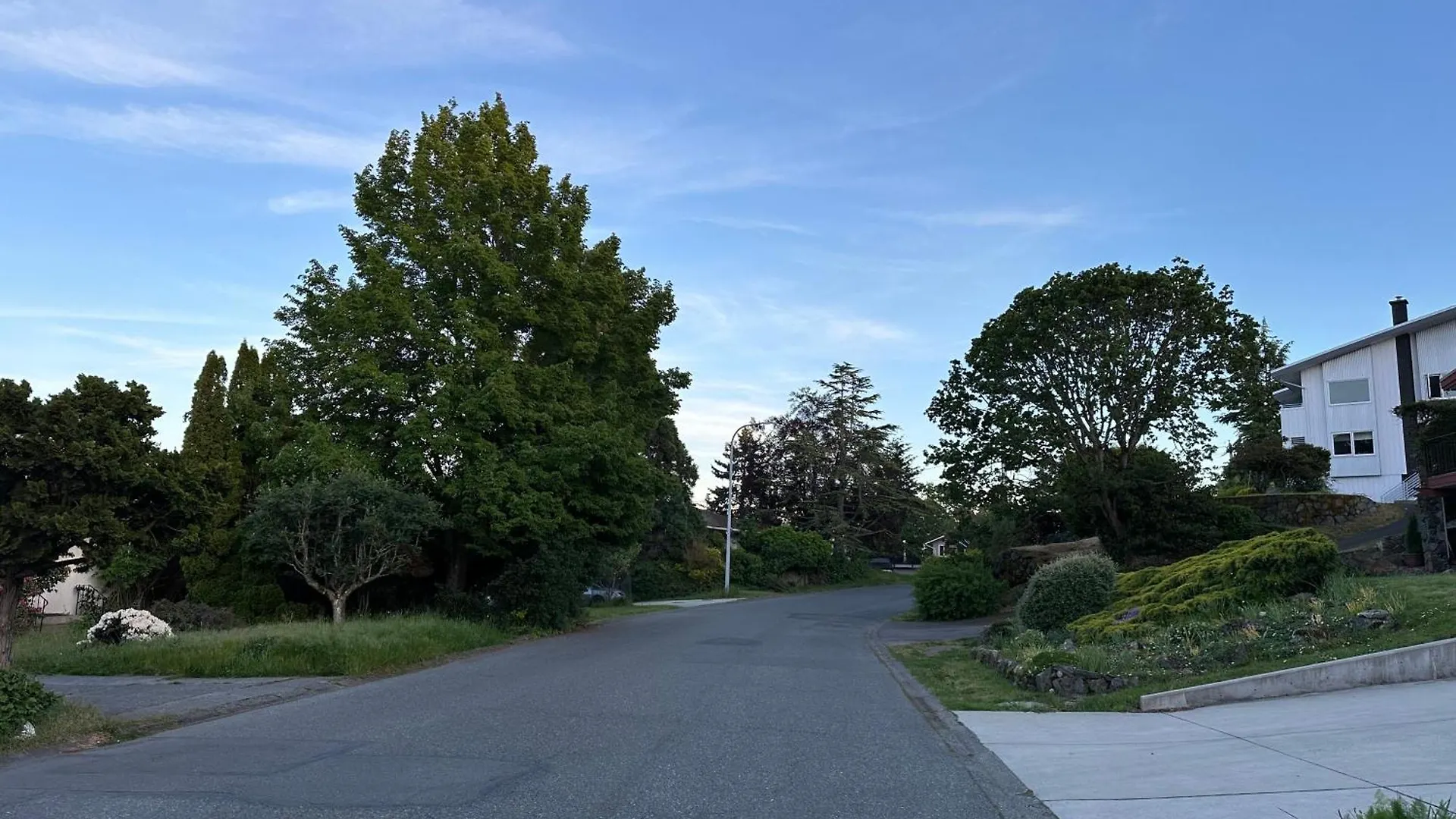 Cozy & Bright Home With Parking Victoria